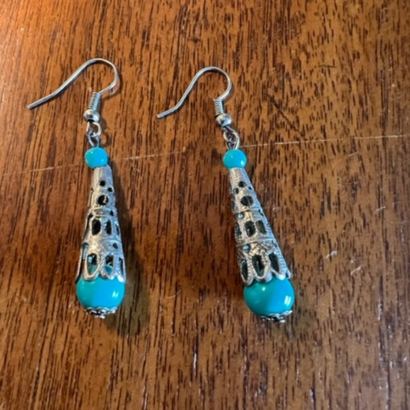 Blue and silver colored earrings from the PRC - Picture 1 of 2